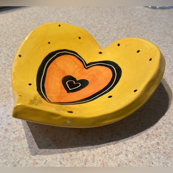 Mary Rose Young Pottery Yellow and Orange Heart Soap Dish Signed and Dated 1999 - Picture 8 of 8